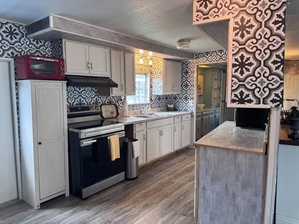 921 Jennifer St, Wildwood, FL 34785