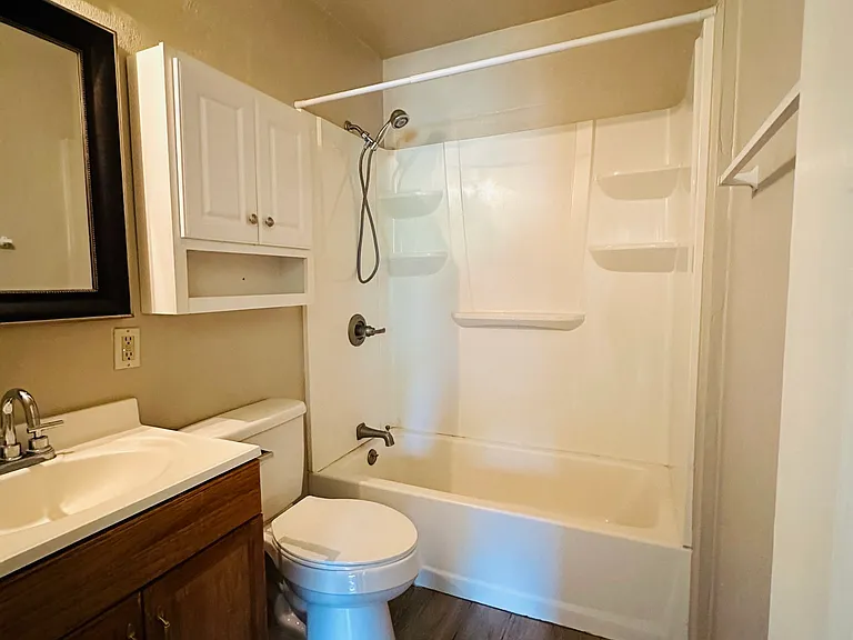 229 W 9th St — Photo 13