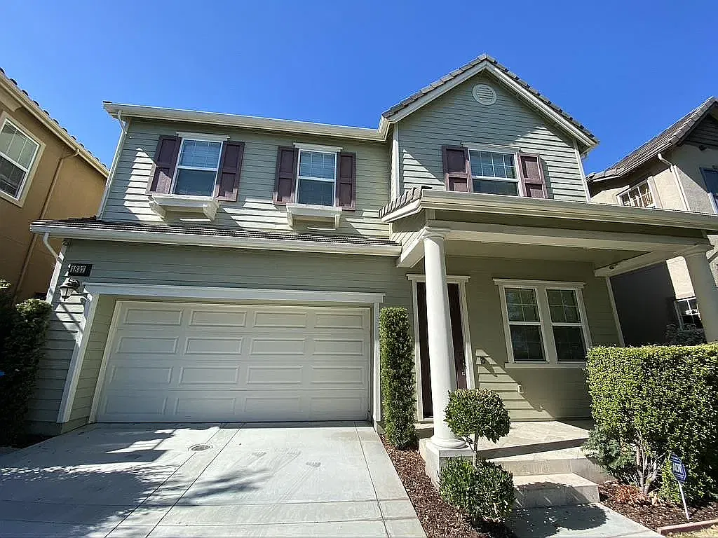 4 bed, 2.5 bath, 2235 sqft, $6,500 — Photo 1
