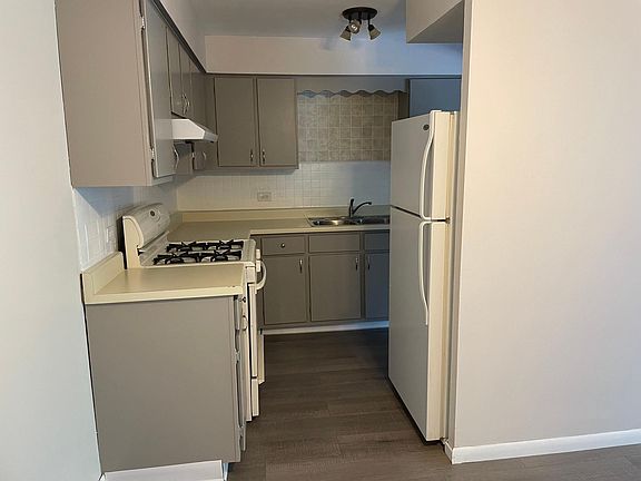 3rd image of 10707 S Keating Ave APT 2A