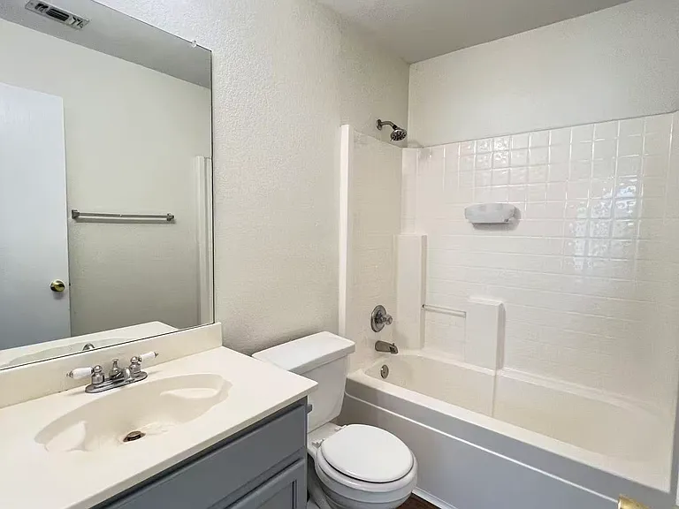 7405 Nohl Ranch Rd — Photo 5