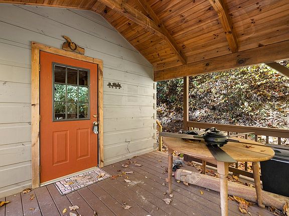 5th image of 108 Waterfall Hollow Rd