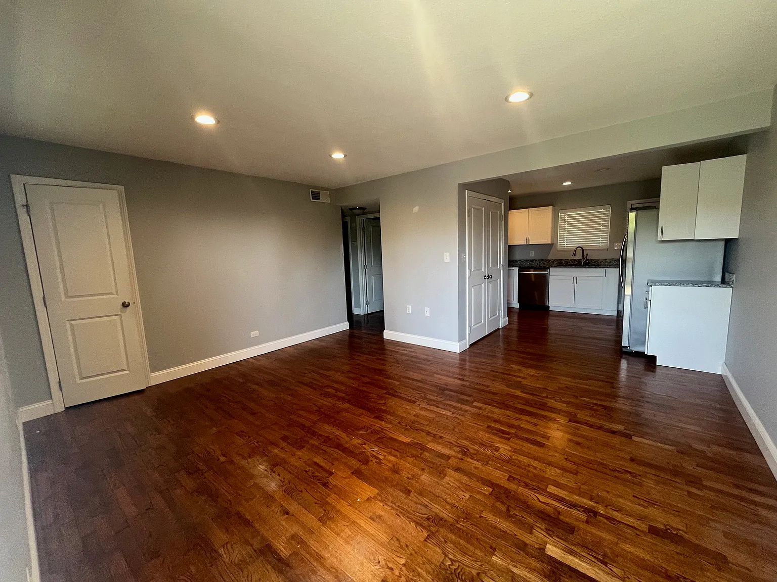 2 bed, $1,300 — Photo 4