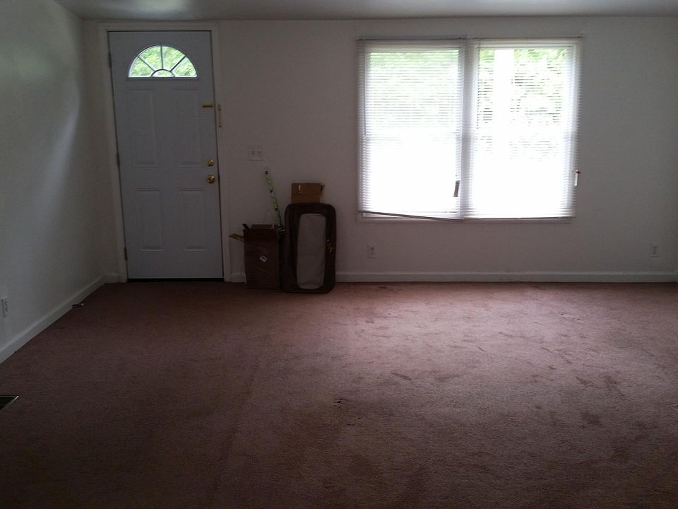 2nd image of 127 Burt St