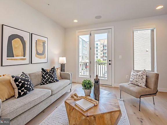 5th image of 856 Thompson Cres #48