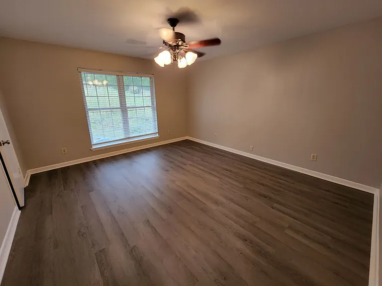 Barton Oaks Apartments — Photo 26