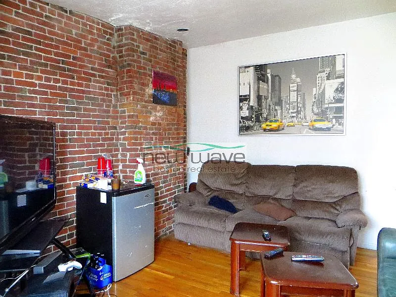 3 bed, 900 sqft, $4,750 — Photo 4