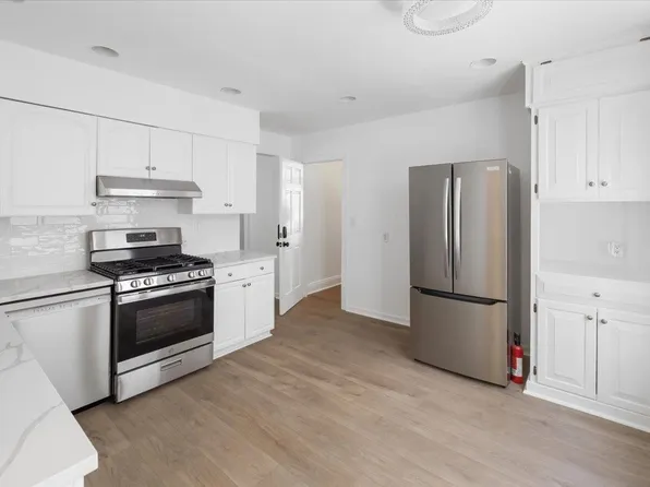 46 Garden Place image 8 of 34