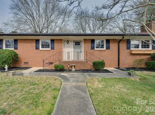 110 Scottsmoor Dr, Charlotte, NC 28214