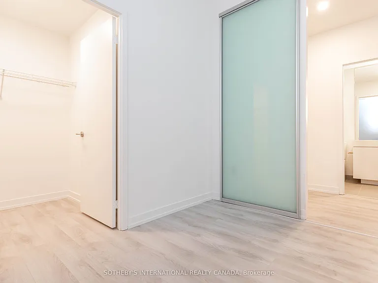 33 Helendale Ave #403 — Photo 18