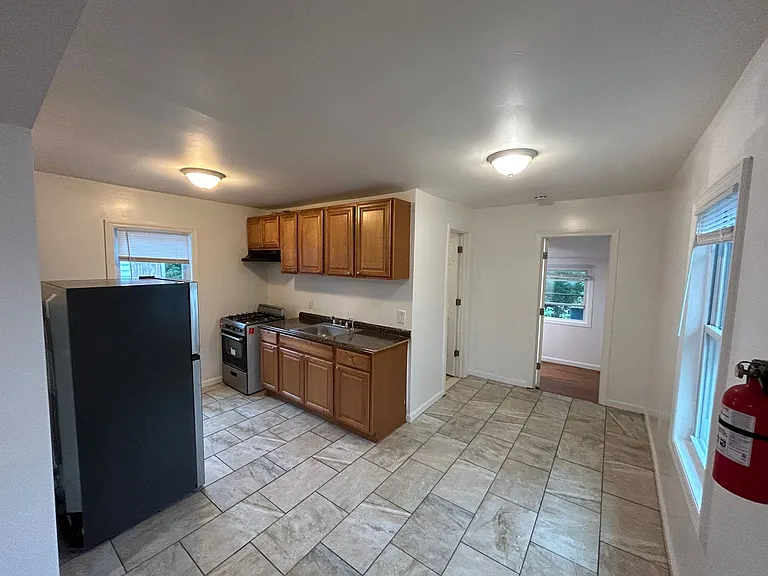 1292 Washington Ave — Photo 8