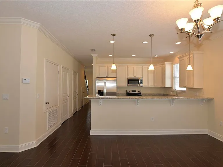 2614 S Brown Ave — Photo 5