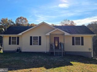 208 Otter Ln, Berkeley Springs, WV 25411