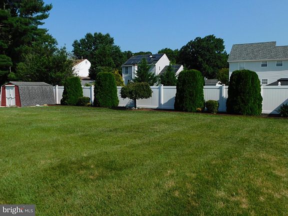 4th image of 930 Tanglewood Ln