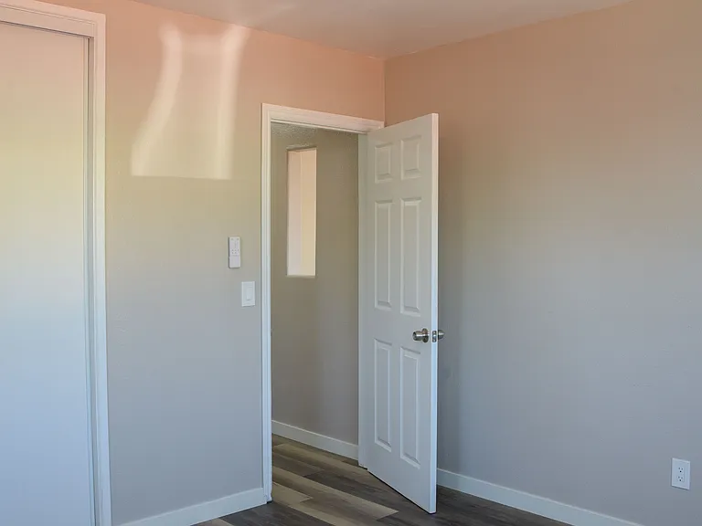 4481 Dwight St — Photo 34