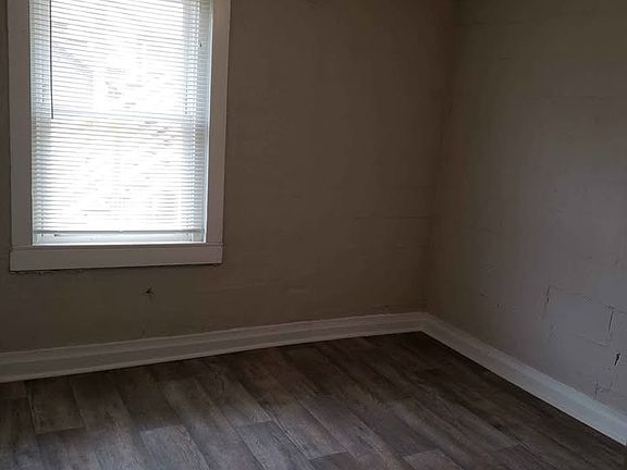 4th image of 1119 Comstock Ave