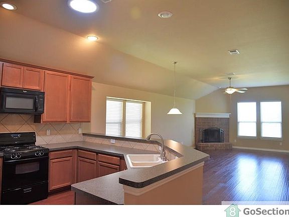 3rd image of 709 Golden Bear Ln
