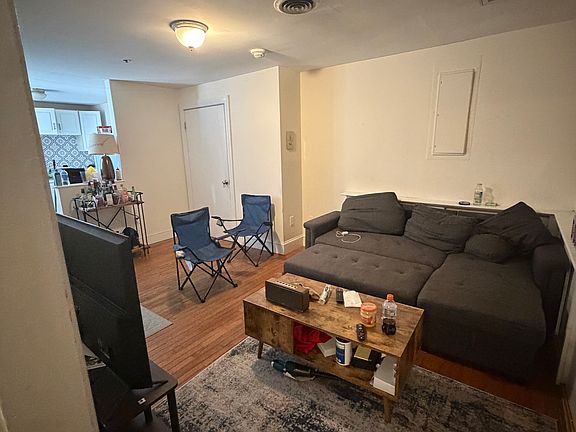 4th image of 464 Commonwealth Ave #B
