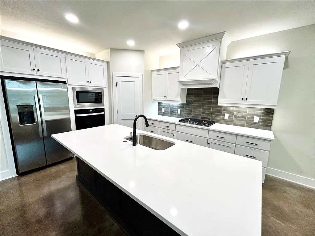 4 bed, 1979 sqft, $2,500 — Photo 3