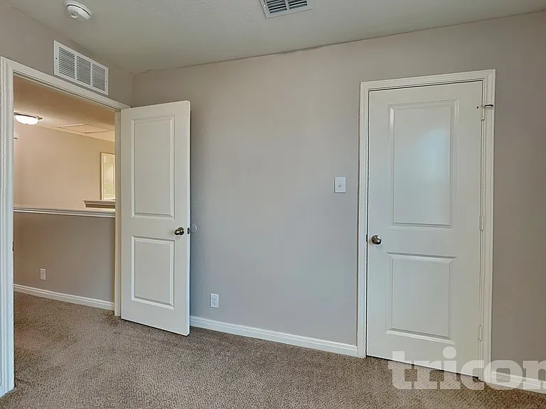 4945 Hallies Gdn — Photo 9