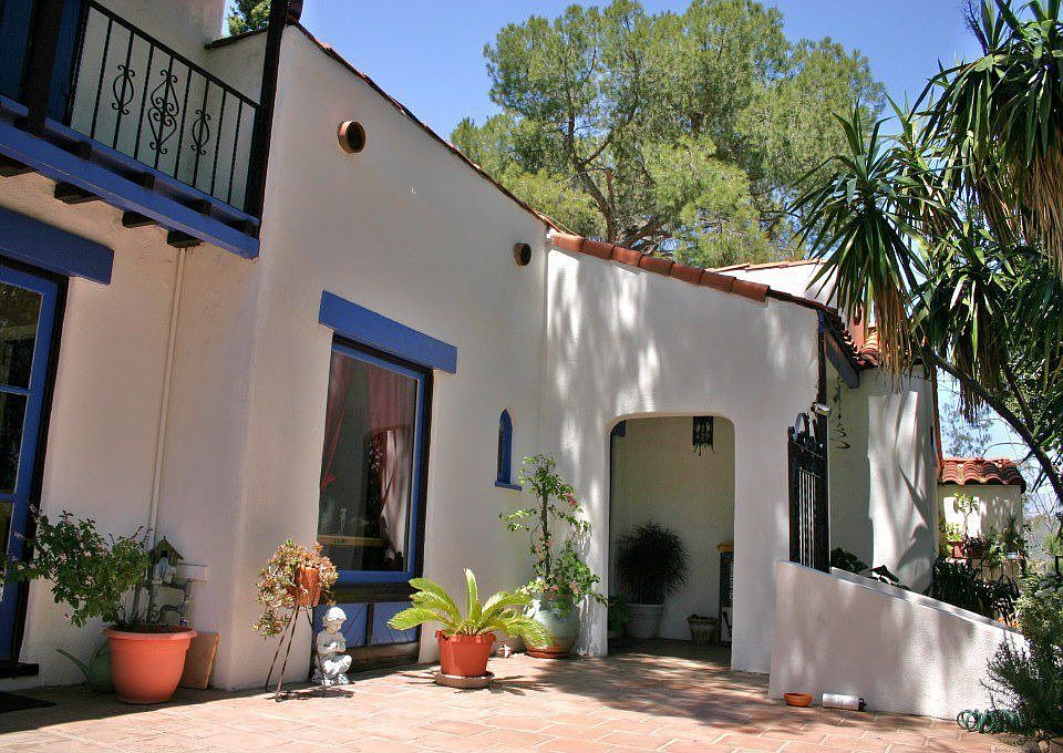 Secluded artists' retreat!