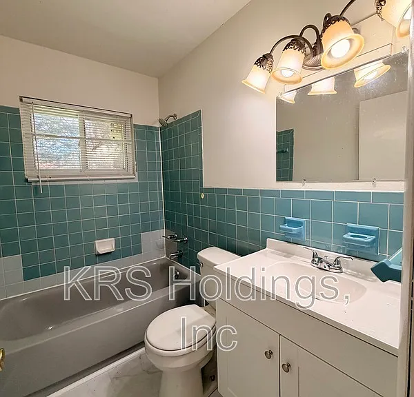 8 Parkwood Ave #B — Photo 6