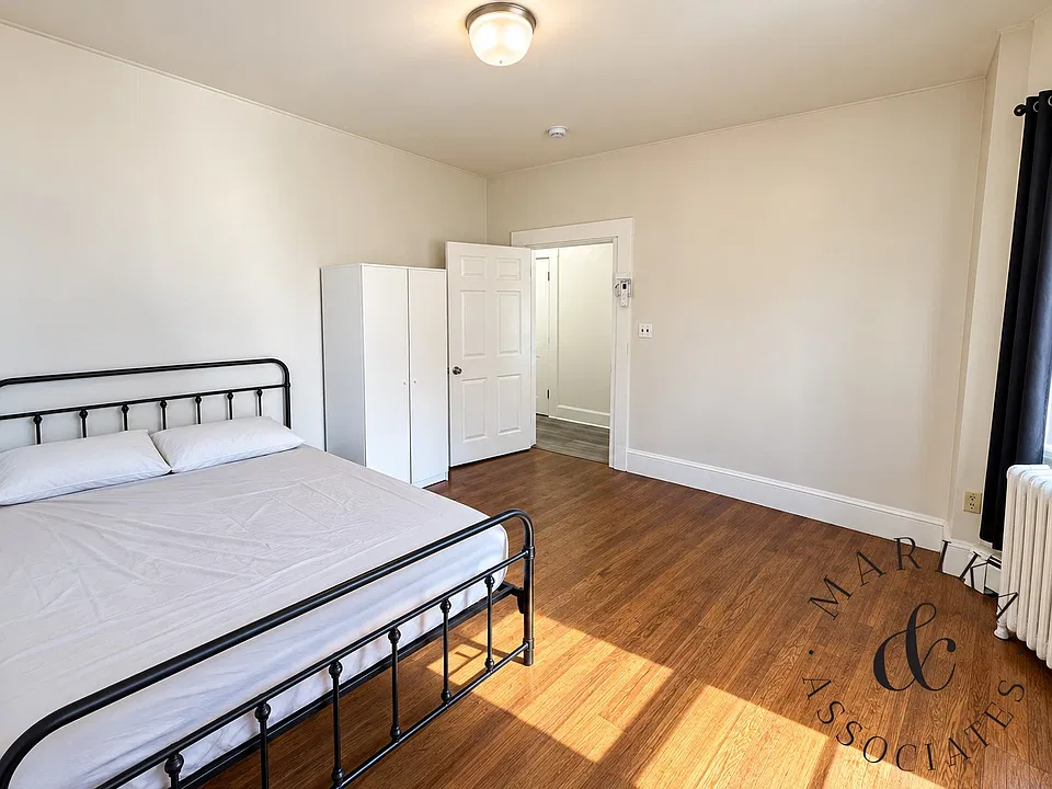 4-A Sherman St #1