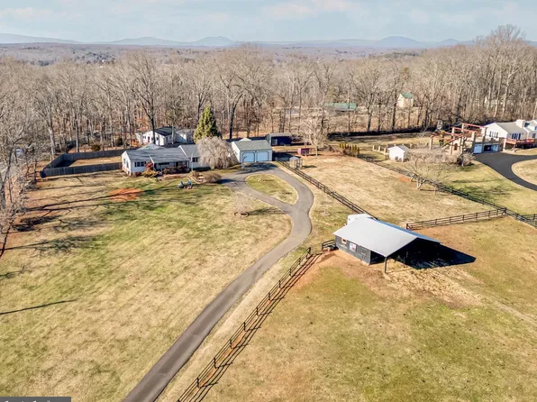 8487 Leeds Manor Rd, Warrenton, VA 20186