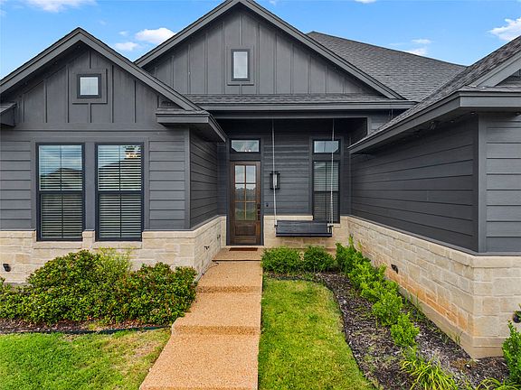 3rd image of 10201 Castleberry Ln