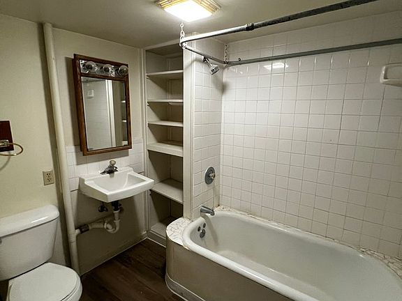 4th image of 1105 Cook Ave #2