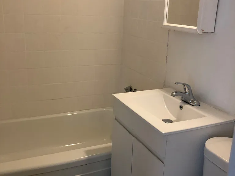 38 Lambton Ave — Photo 18