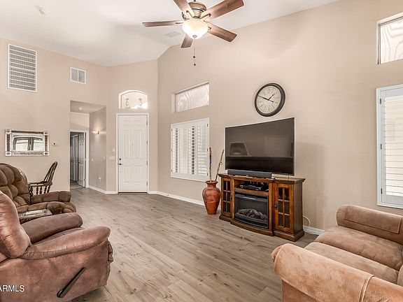 5th image of 1529 E MANOR Drive