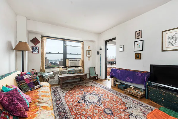 Sold by Level Group | media 9