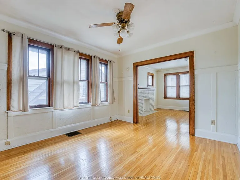 135 Oak St — Photo 4