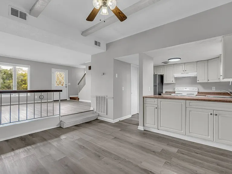 400 Forrest Blvd #26 — Photo 6