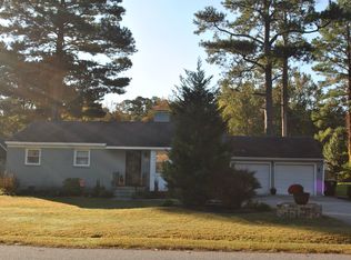 106 Riverside Dr, Yorktown, VA 23692