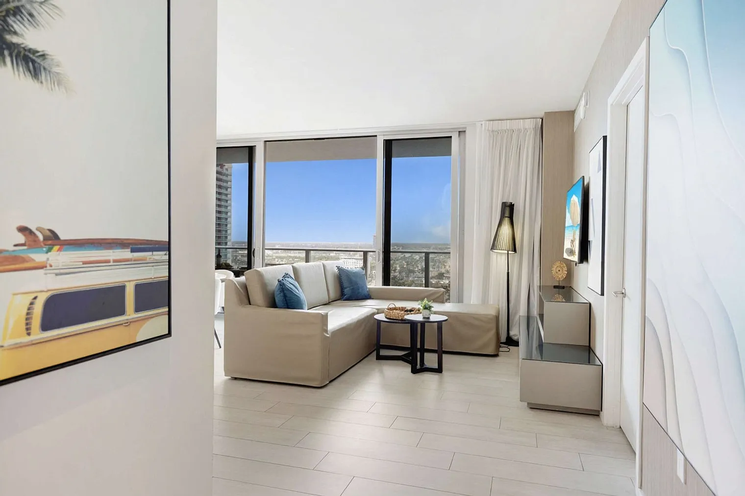 1 bed, 1.0 bath, 796 sqft, $3,963 — Photo 2