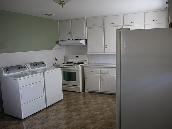 3rd image of 235 Avenue D