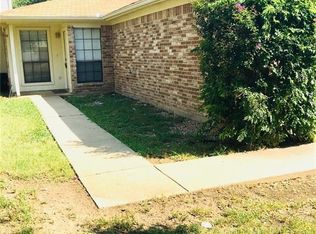 1106 Landsdale Ln, Saginaw, TX 76179