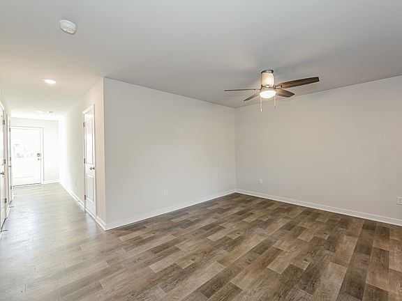 5th image of 902 Encore Autumn Ln