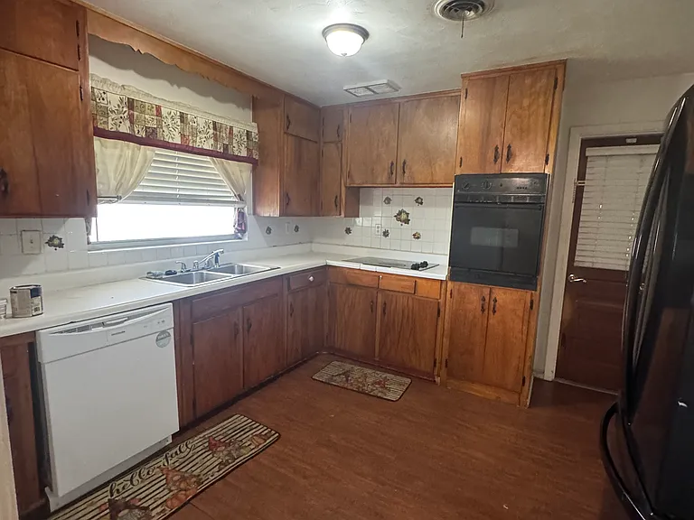 357 Dubs Dr — Photo 8
