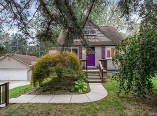 2900 Saint Clair Dr, Rochester Hills, MI 48309