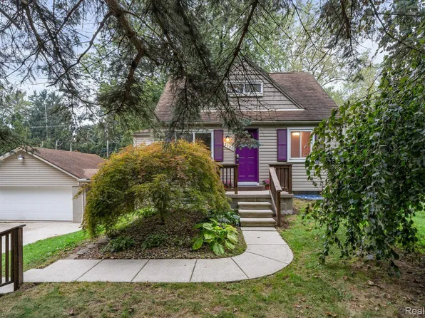 2900 Saint Clair Dr, Rochester Hills, MI 48309