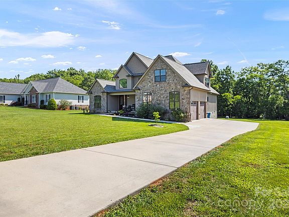 2nd image of 174 Bellingshire Dr