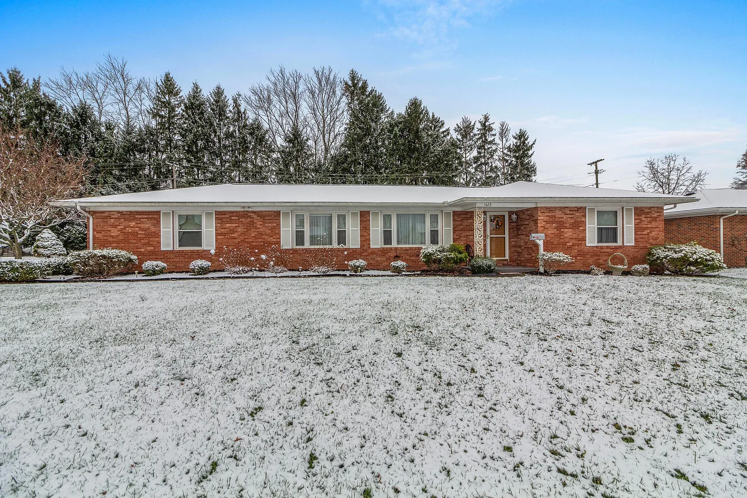 1613 W Maple St photo 1