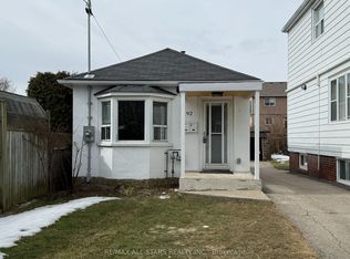 92 39th St #2, Toronto, ON M8W3M7