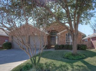 6913 Day Dr, Fort Worth, TX 76132