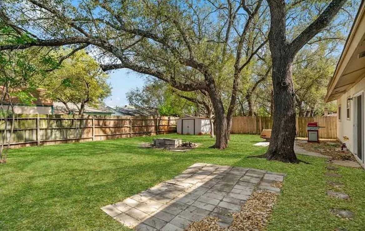 3 bed, 1310 sqft, $1,595 — Photo 2