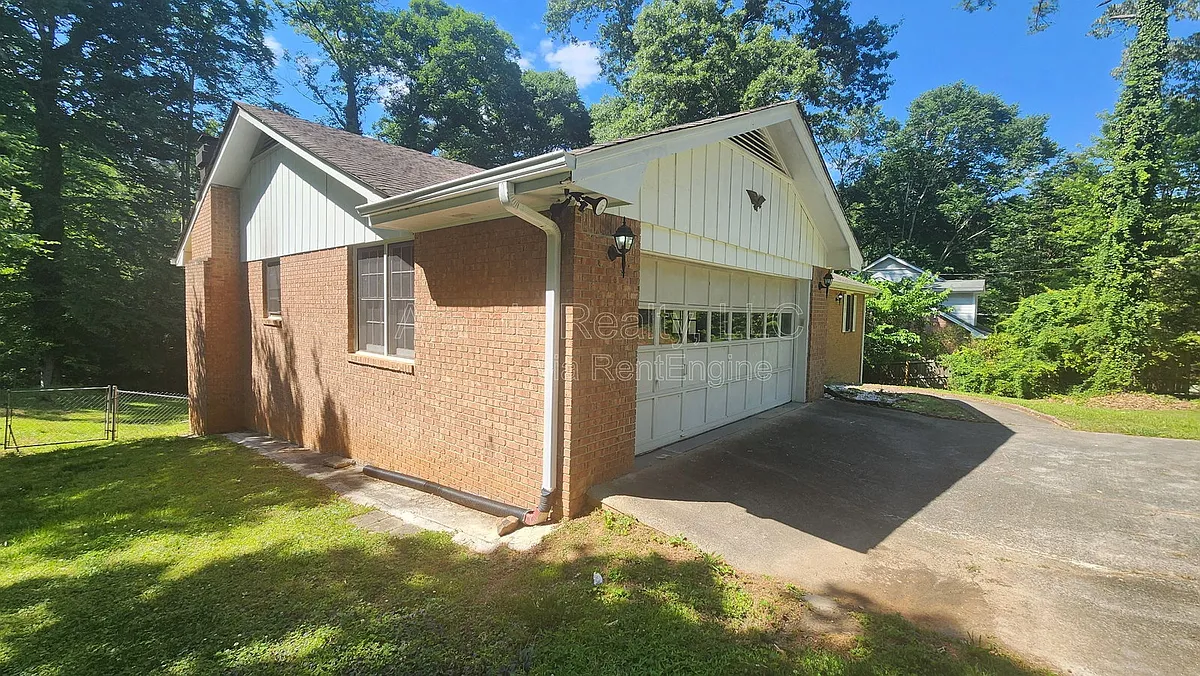 Building Photo - 3341 Rae Pl