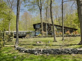 81 Old Wagon Rd, Mount Kisco, NY 10549